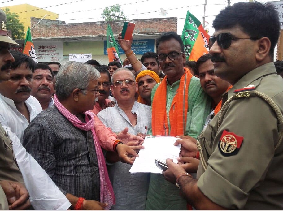 Only BJP to march out of the police station siege