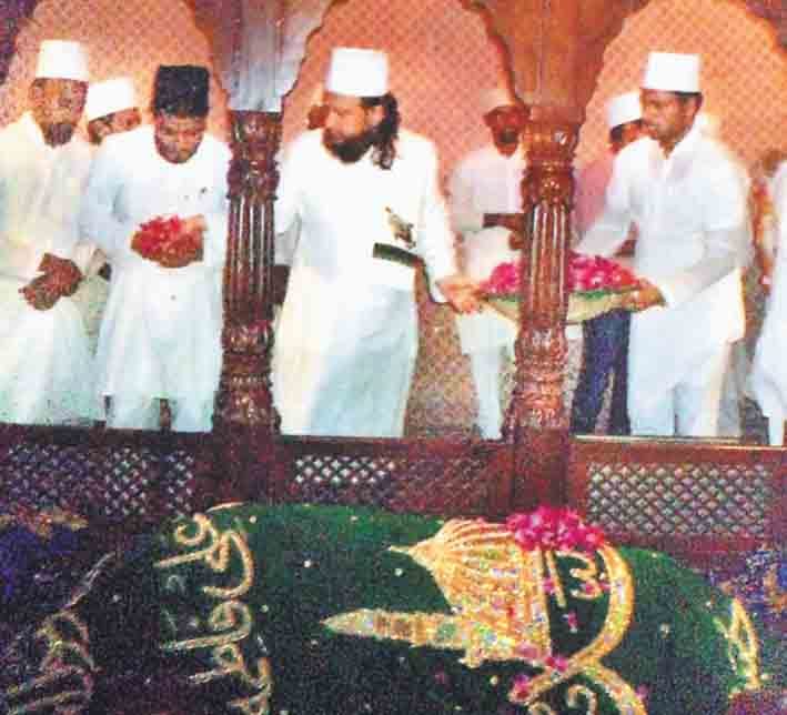 chaderposi on dargah