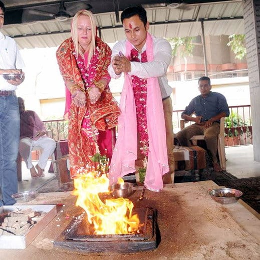 facebook love story of usa girl and low study indian boy, marriage in india