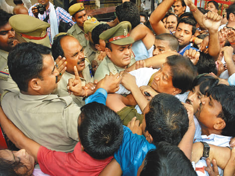 Siege to police stations, police scuffles