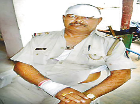 Inspector nine injured in road accident
