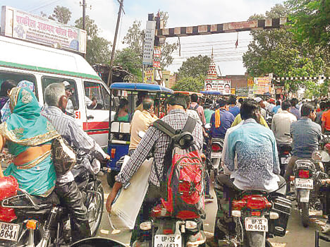 Crossing jam, deteriorating work