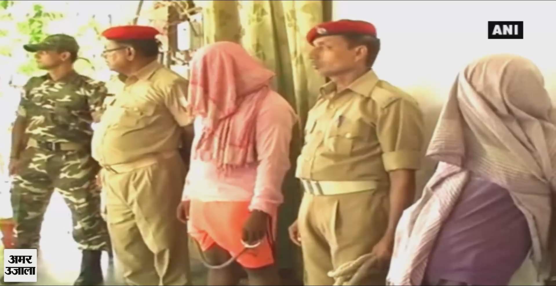 माओवादियों को पकड़ा