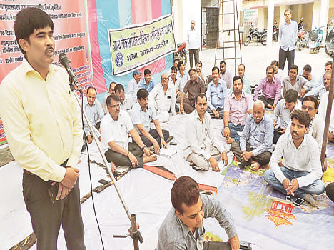 24 will strike, picketing