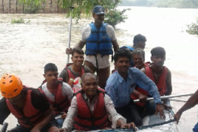 17 tourists rescued from Betwa and Jamni river flood