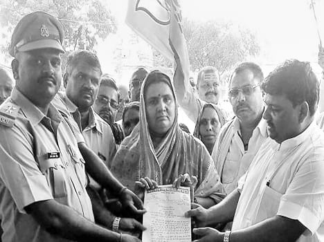 Bargarh BJP staging a sit in front of the police station