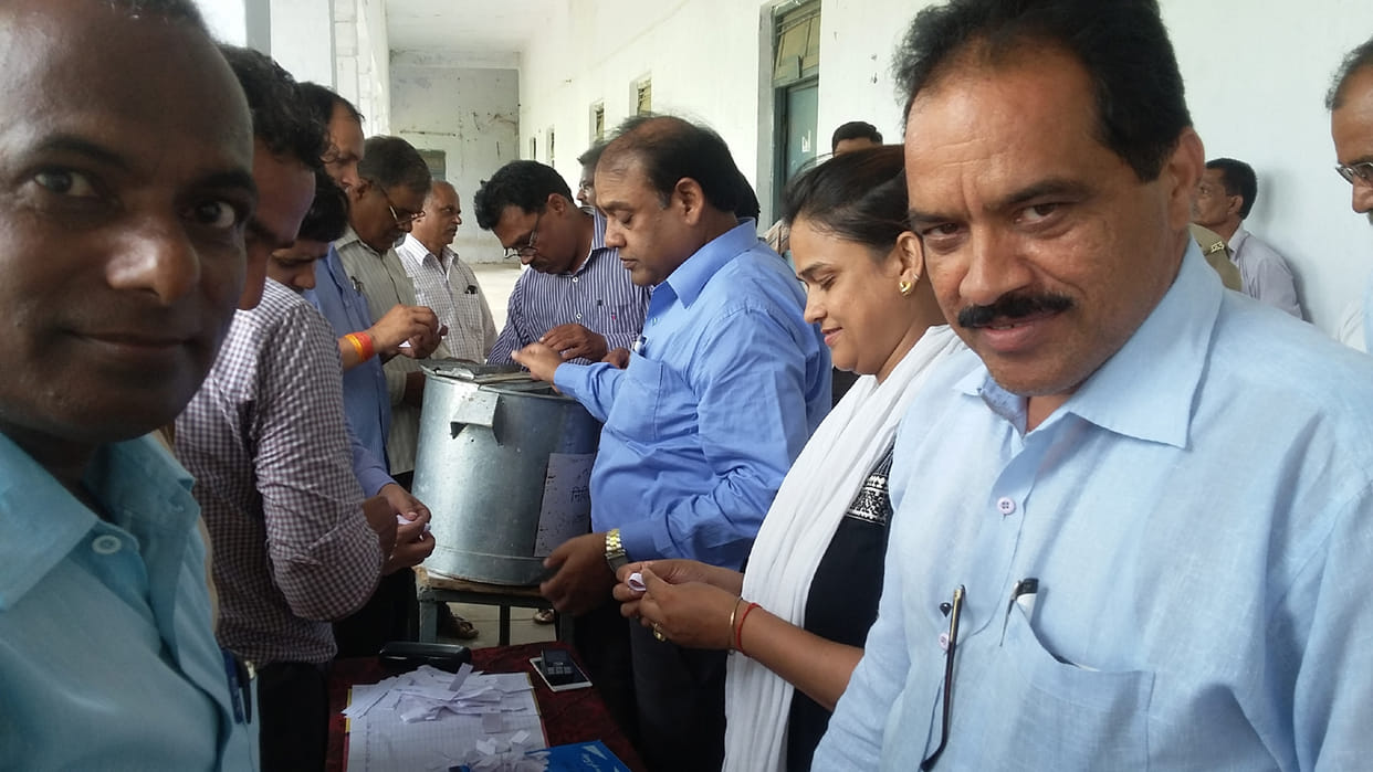 Solar pump thronging crowd
