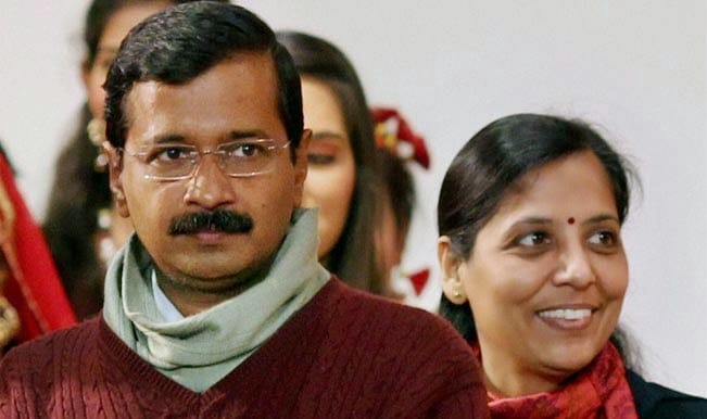 kejriwal wife sunita took vrs after fight between delhi and central government 