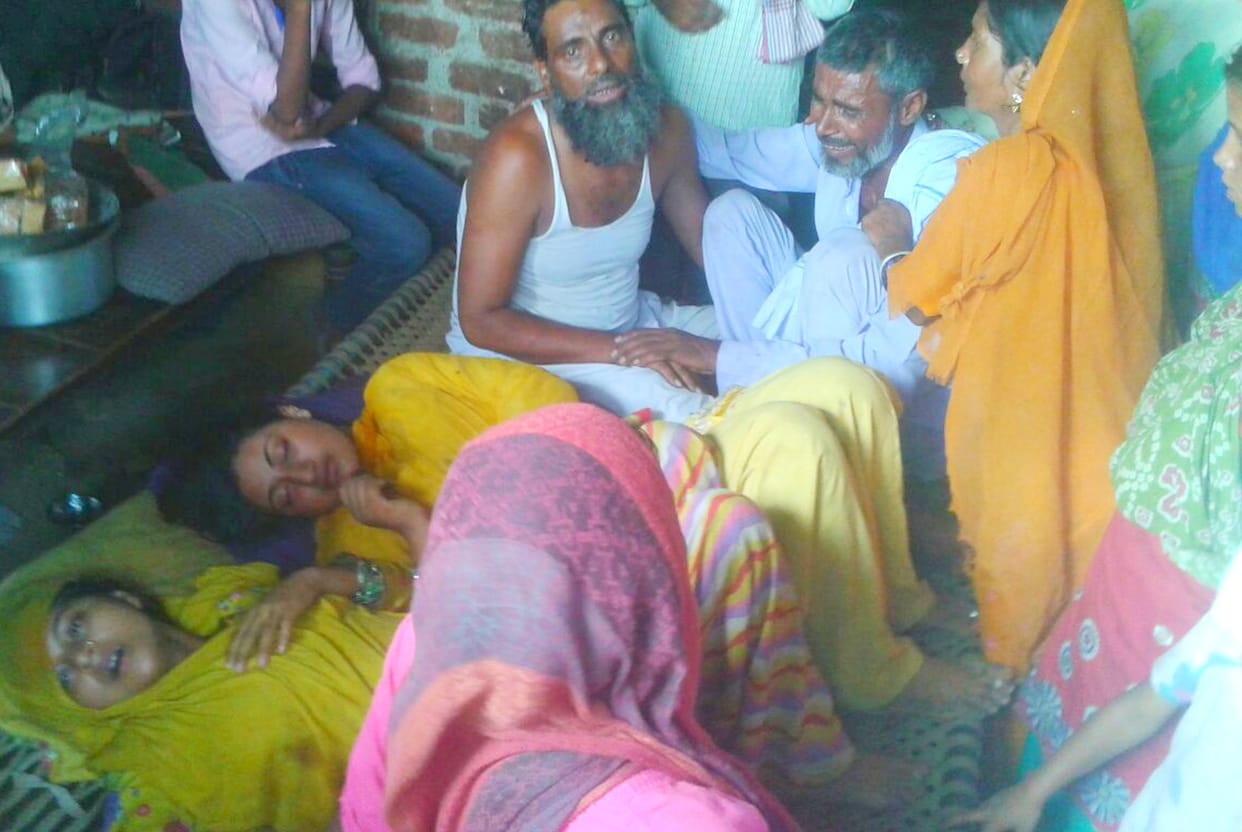 Naugma near Mubarikpur The bike crashed into a tree, two dead