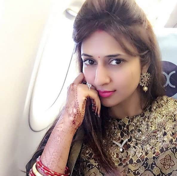 Divyanka Tripathi share her latest pic from the set of ye hai mohbbatein