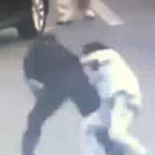 Amazing policewoman tackles knifeman to the ground in one smooth move