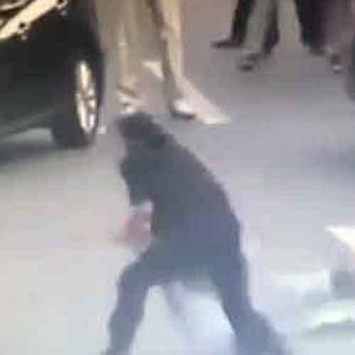 Amazing policewoman tackles knifeman to the ground in one smooth move