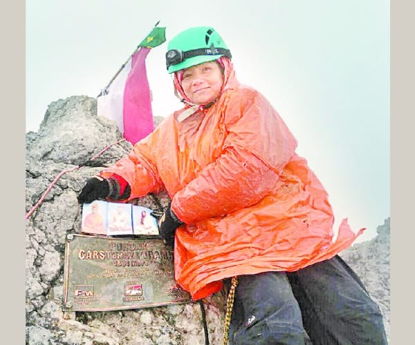 Arunima sinha Climbs at sixth highest peak of the world.