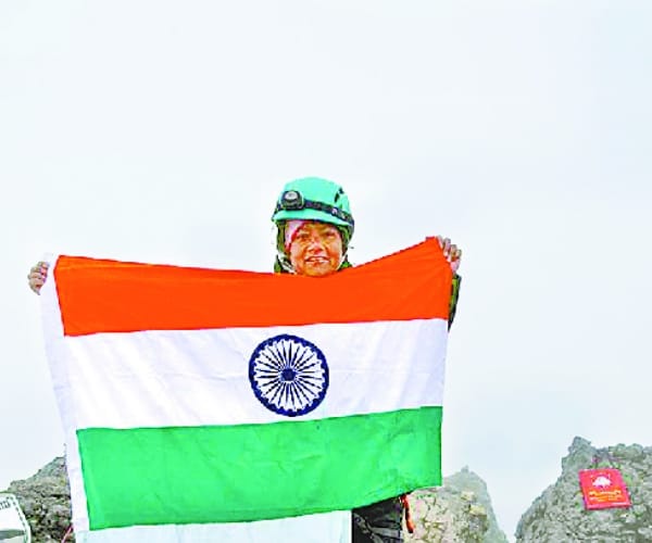Arunima sinha Climbs at sixth highest peak of the world.