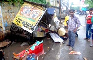 The personnel of the old Yamuna bridge hoop near eviction