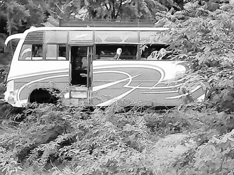 The bus falls into ditch the wedding