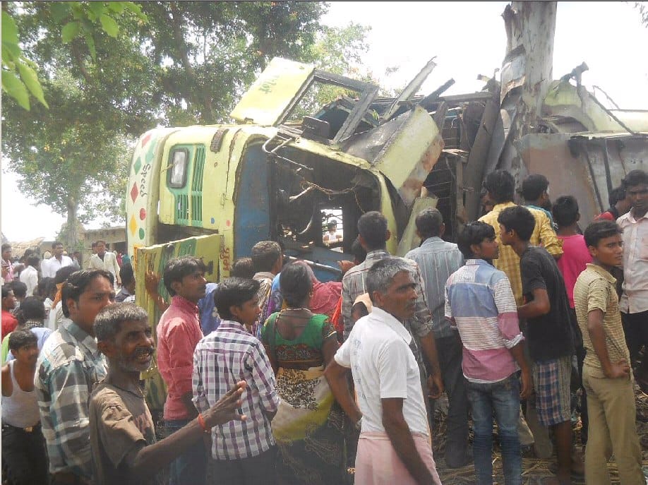 Having just returned from the procession fired, a death, 44 injured