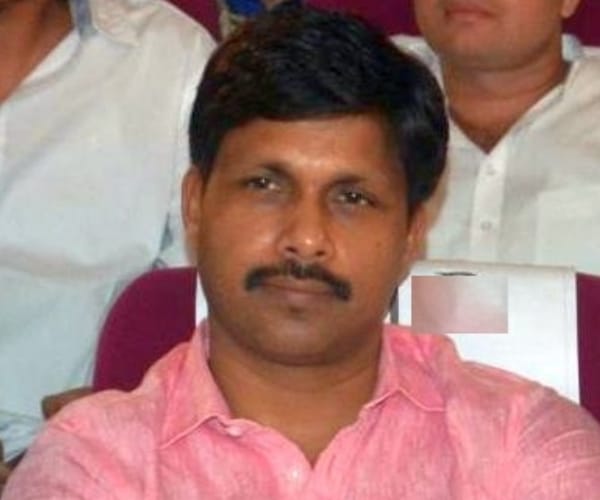An IAS attacked by his subordinate in Lucknow.