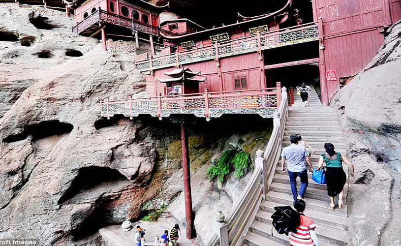 ganglu temple built on one wooden pole