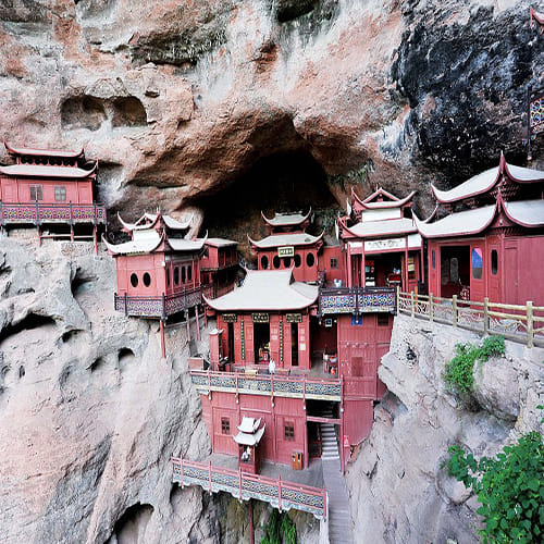 ganglu temple built on one wooden pole