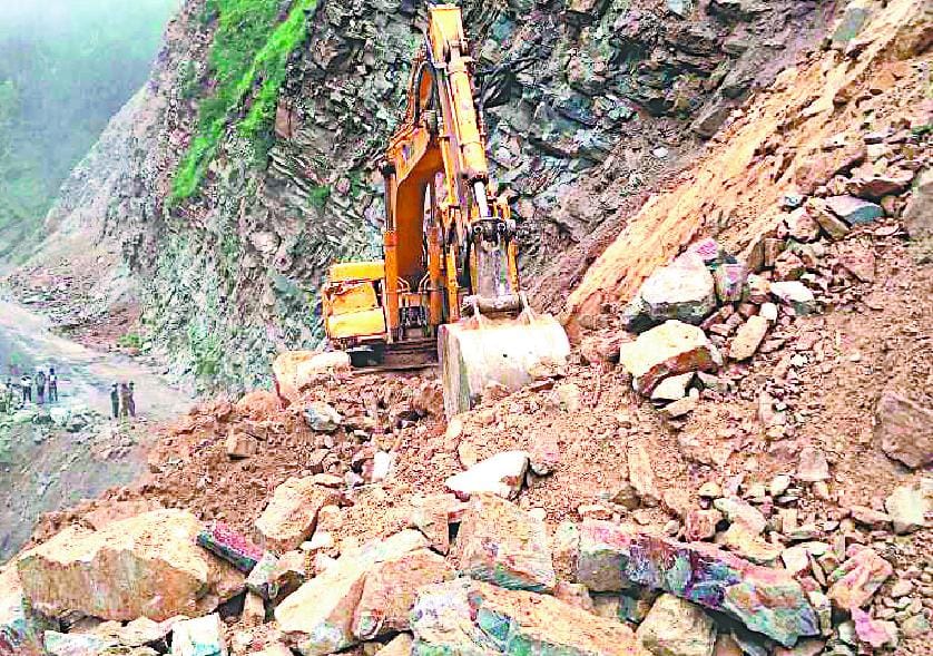 Pithoragarh-Twagat highway remained closed for 18 hours
