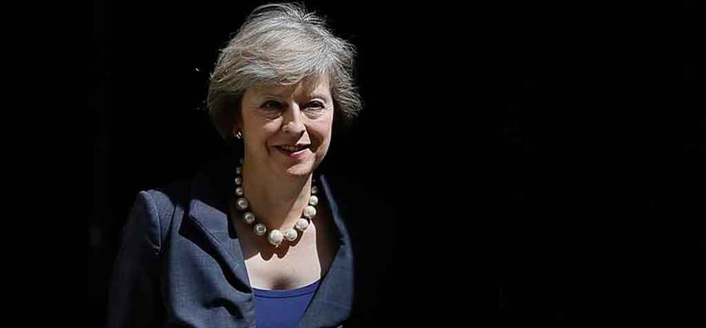Theresa outsted cameron wellwishers from cabinet