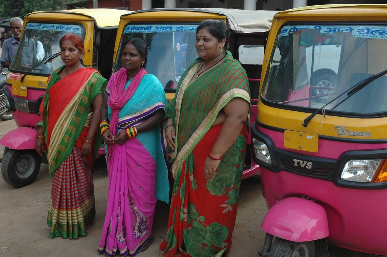 women drive pick auto 