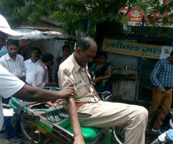  A drunk police man becomes talk of the town in Kanpur.