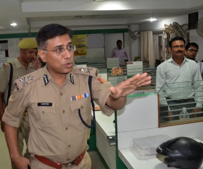 20 lakh loot in Lucknow.