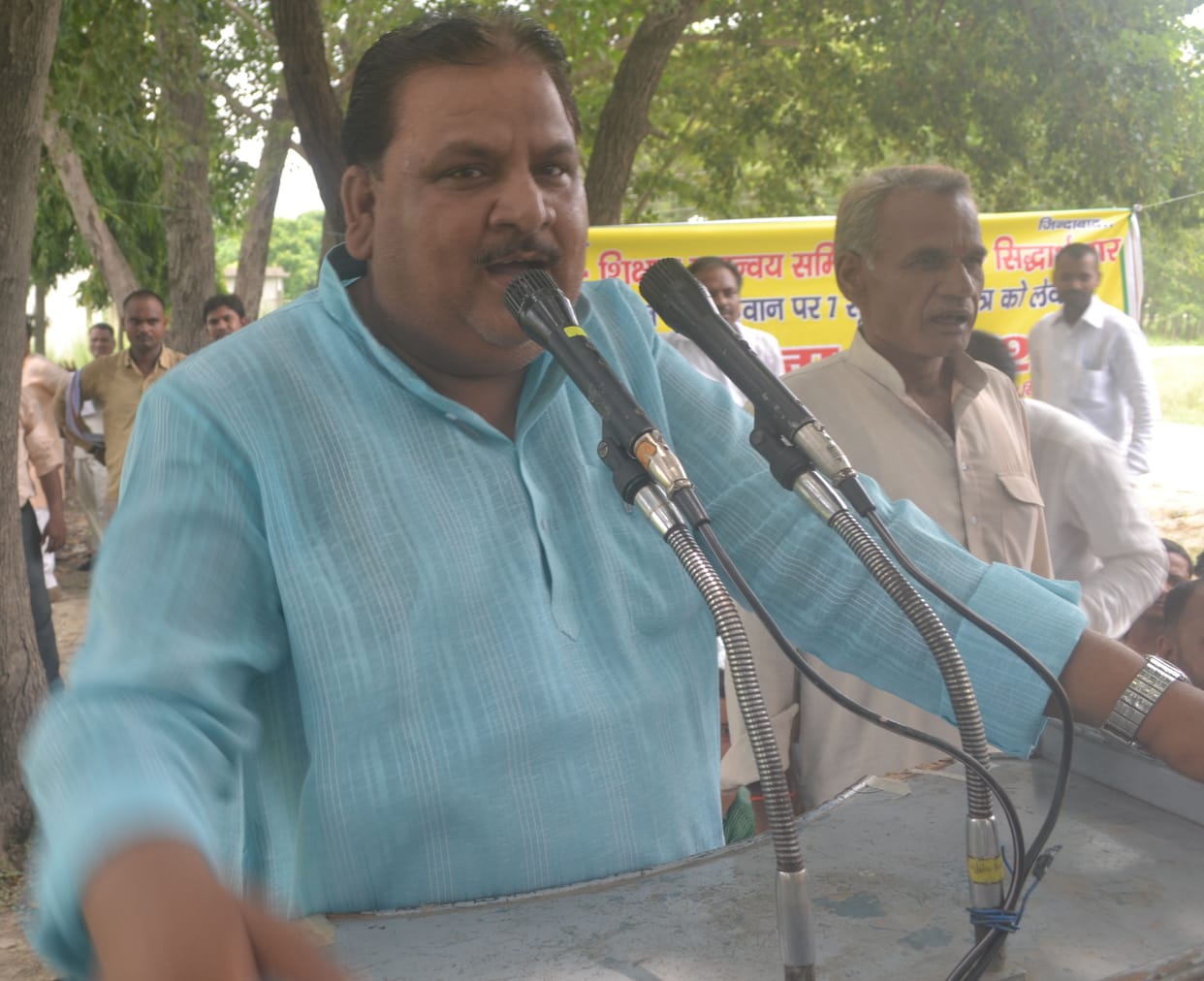Roared at Collectorate teacher-employee