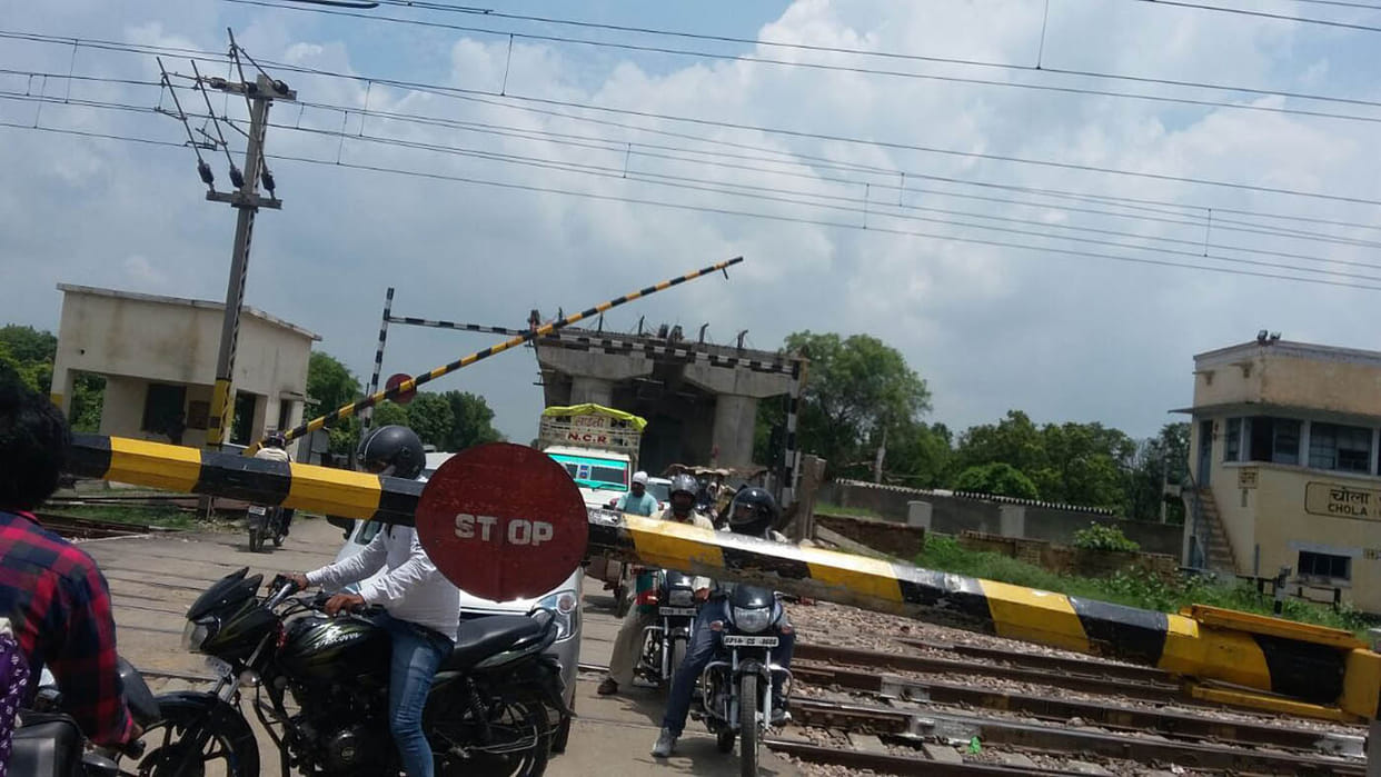  Fine penalty will be imposed on crossing the railway gate