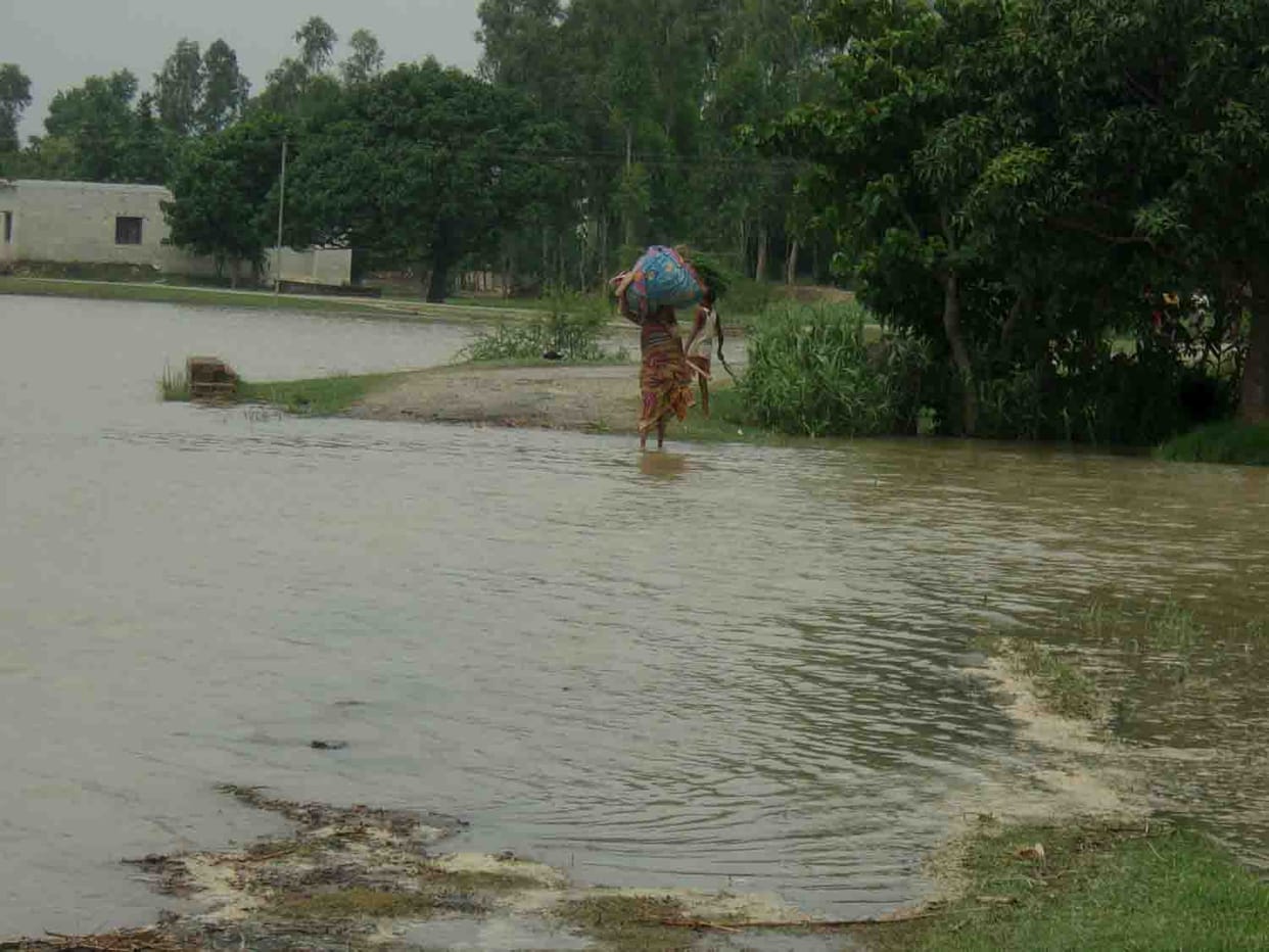 Water level cross red mark 