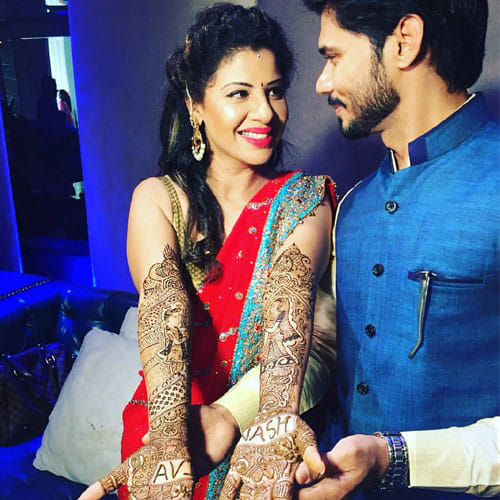 sambhavna's mehndi pics with avinash