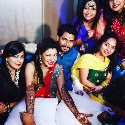 sambhavna's mehndi pics with avinash