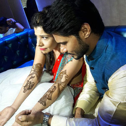 sambhavna's mehndi pics with avinash