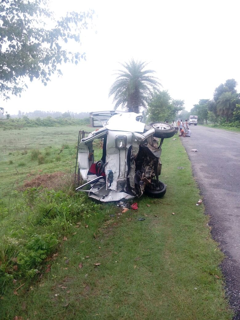 newspaper van met with accident in sitapur