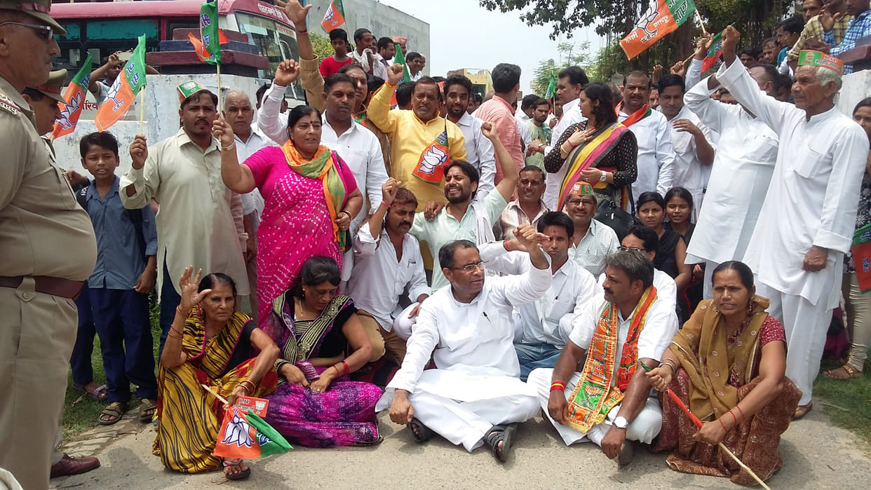 BJP stronghold siege to the police station.
