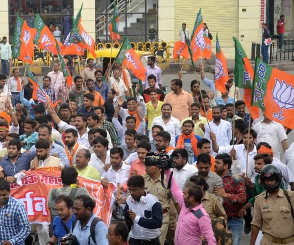 bjp workers rotest in lucknow
