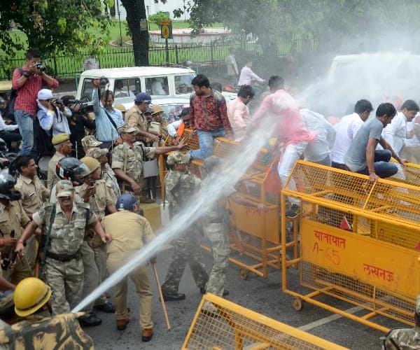 bjp workers rotest in lucknow