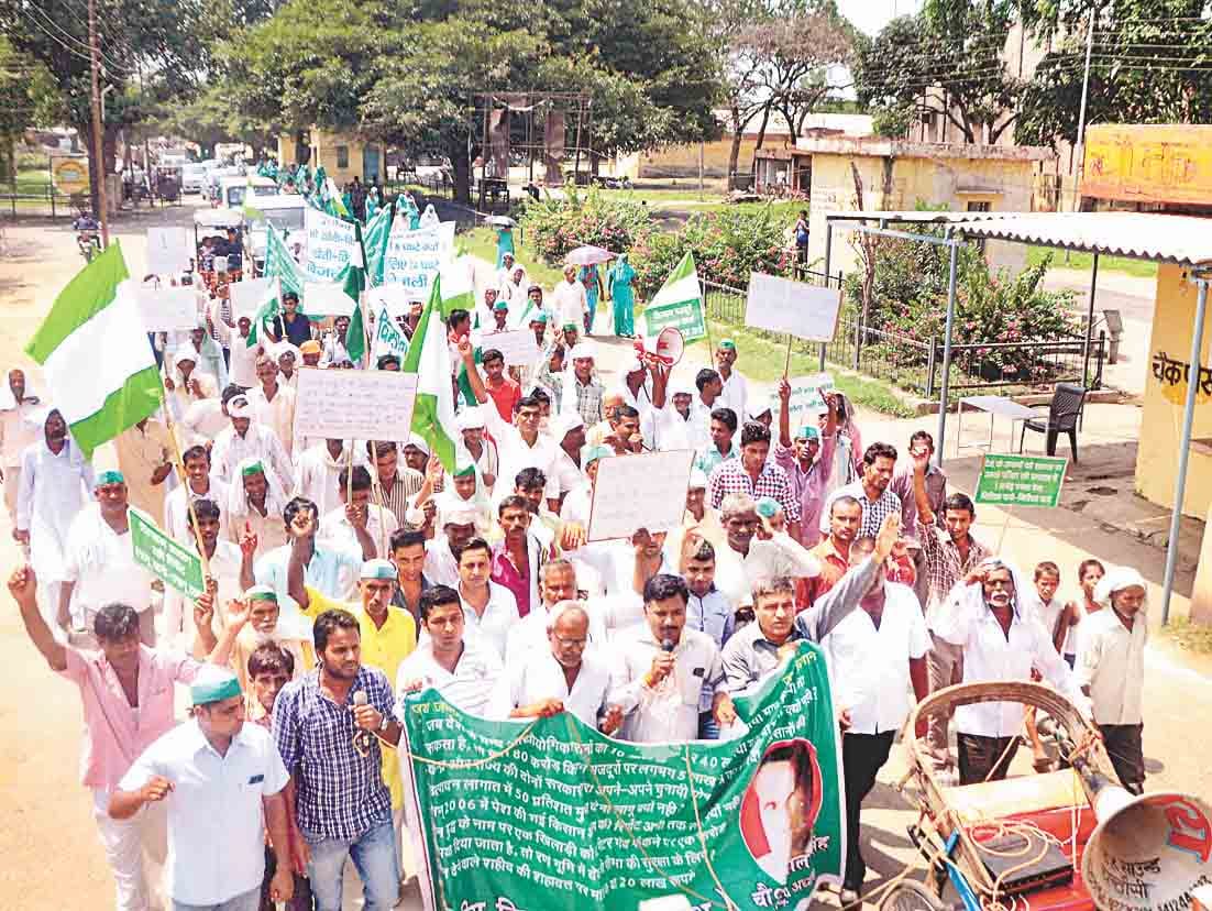 fir against 12 farmers 