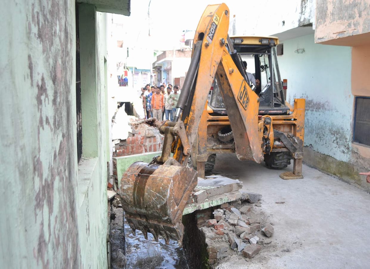 four shops and others illegale constructions destroyed in ponta