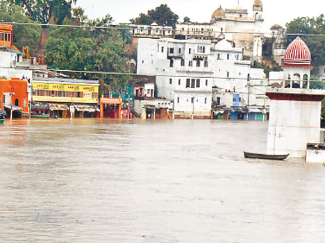 Five hundred home and shop in flooding