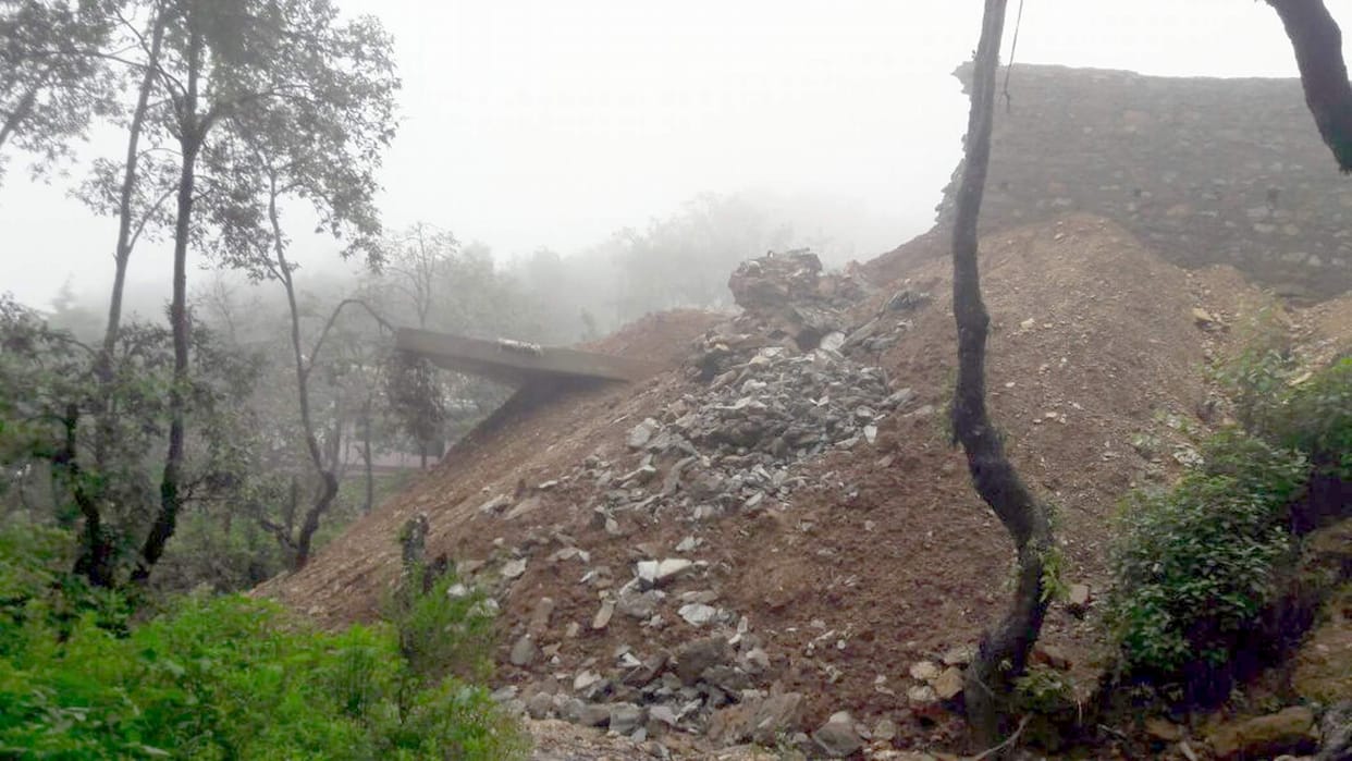 Buttress stadium collapsed, trapped the two buildings.