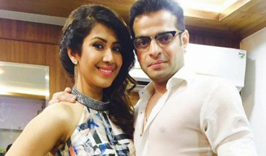 karan snubs media persons in divyanka's reception