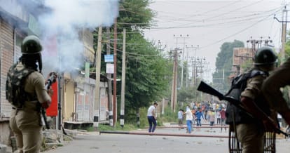 Curfew clamped in all 10 districts of Kashmir, toll death reached 40