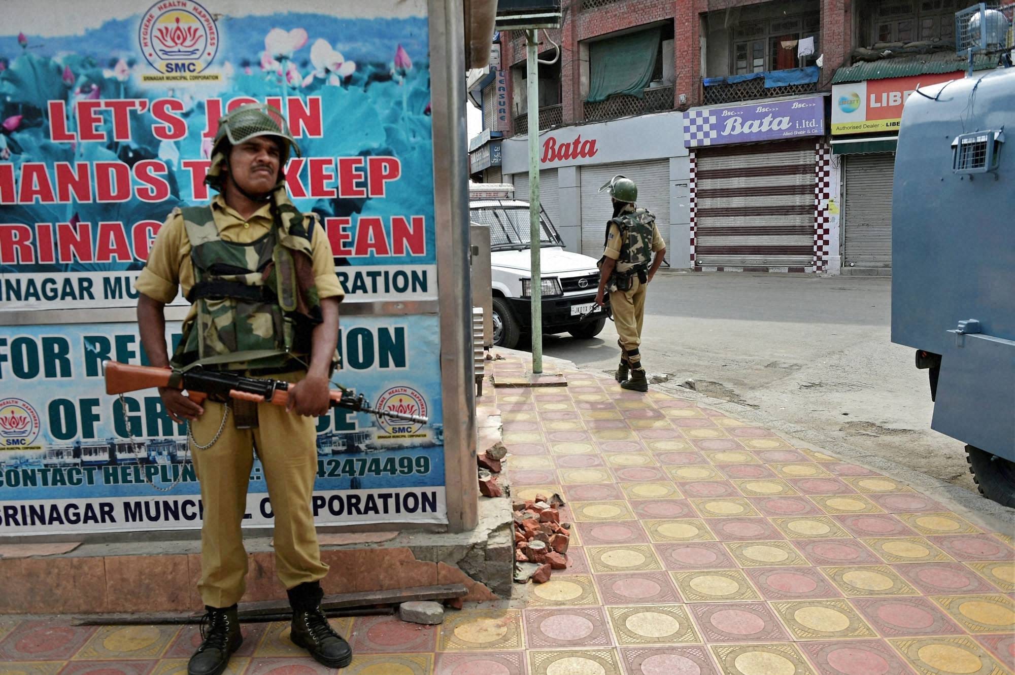 curfew remained in place in all the 10 districts of the Kashmir