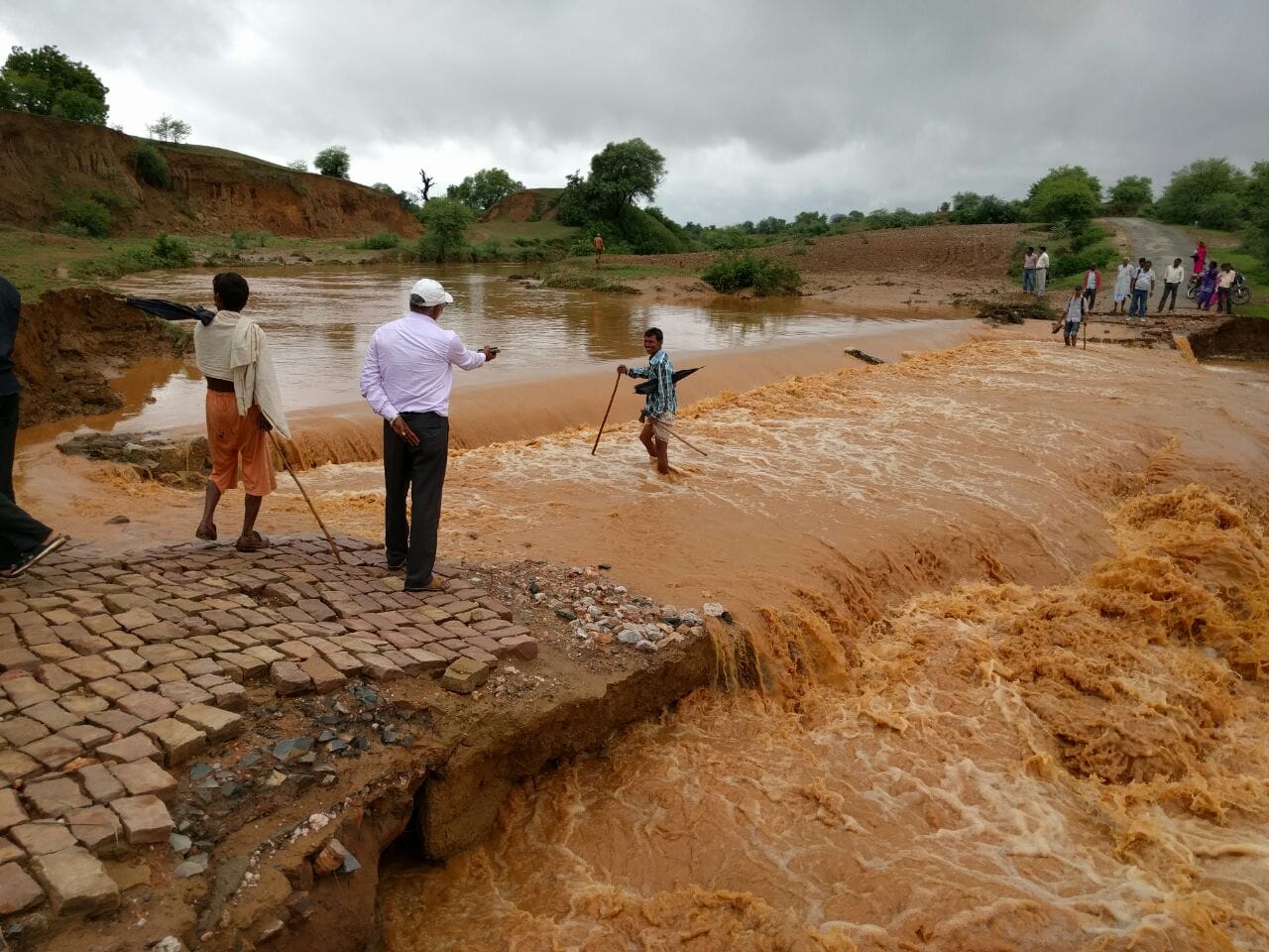 Temporary Bridges over Pandu river destroyed in flood