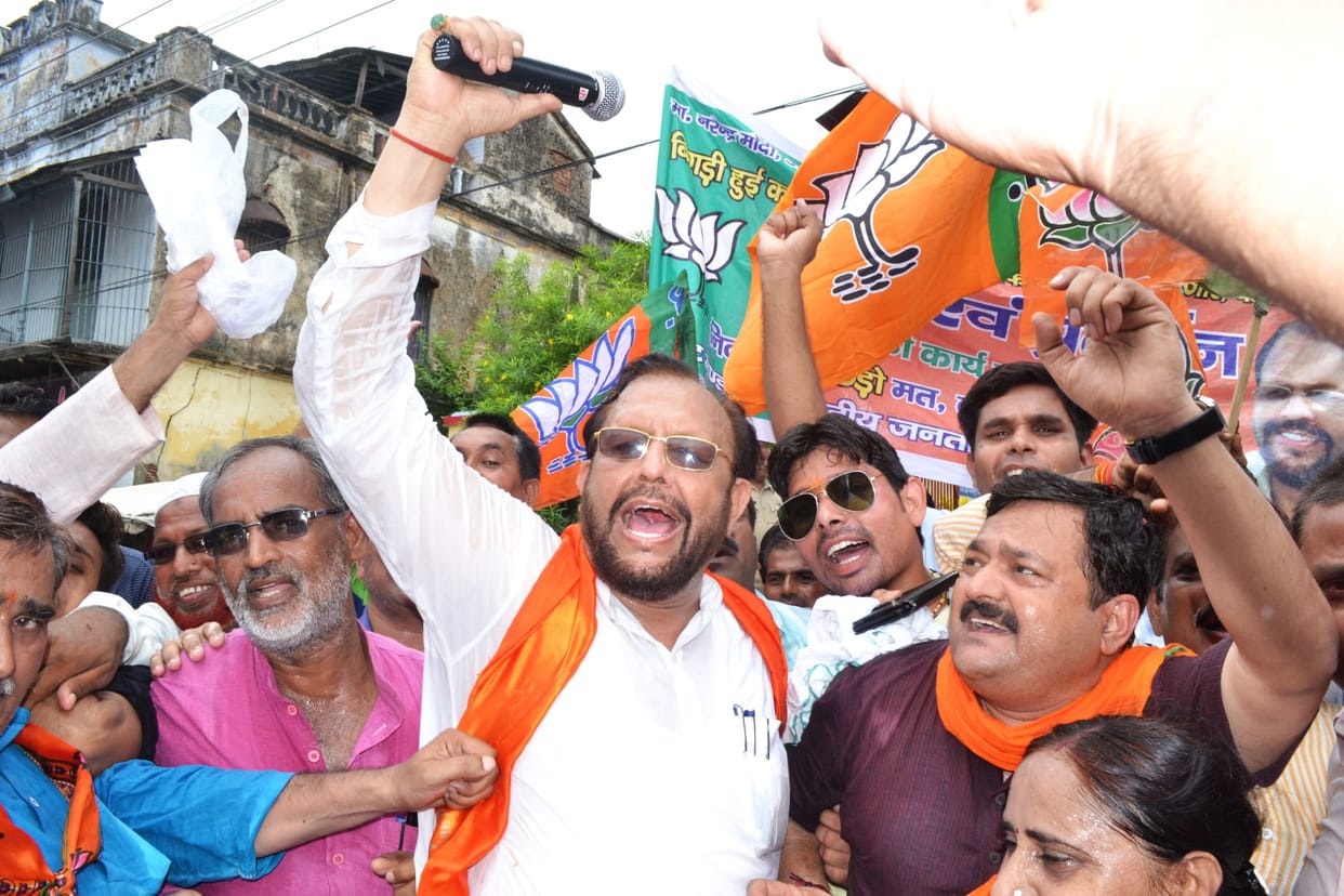 Thana Sadar Bazaar Gate BJP members showed posturing