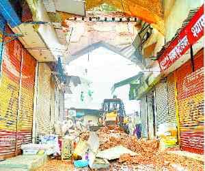 Three Darrah door roof collapses, one injured