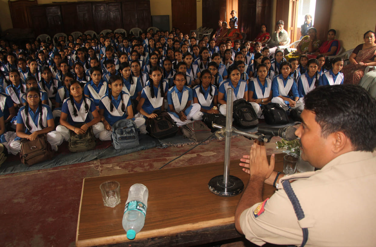 students ask Police questions
